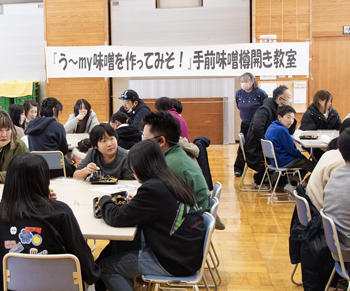 大雄小学校「食農体験プログラム　手前味噌樽開き」開催